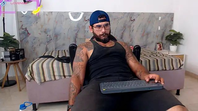 Snapshot of hanz_col chatting on April 5, 1:36 am hanz col online show from April 5, 1:36 am