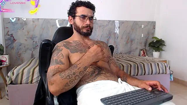 Snapshot of hanz_col chatting on May 14, 4:36 pm hanz col online show from May 14, 4:36 pm