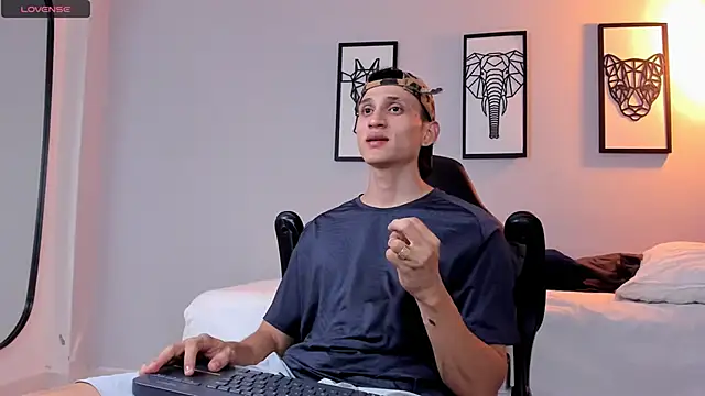 connor twink online show from December 11, 9:34 pm