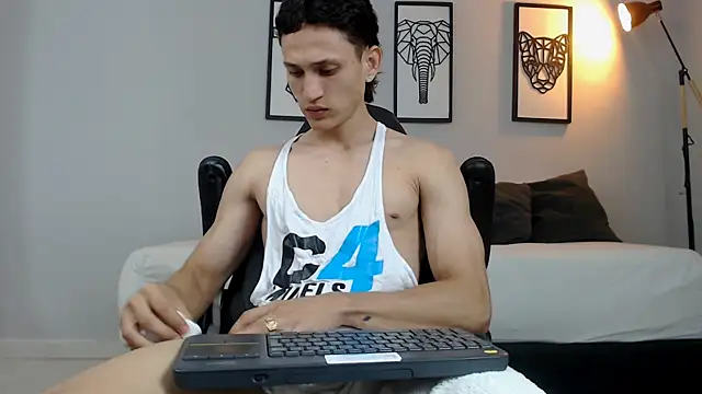 connor twink online show from December 17, 1:05 pm