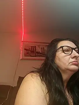 Snapshot of Genoveva73sexy chatting on February 19, 9:06 am Genoveva73sexy online show from February 19, 9:06 am