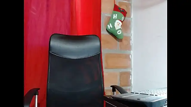 Snapshot of Rennatabothwell01 chatting on December 11, 9:01 pm Rennatabothwell01 online show from December 11, 9:01 pm