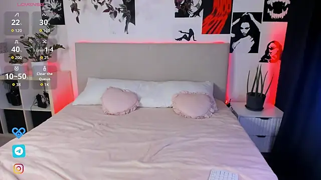 Lisa Moones online show from October 9, 3:21 pm