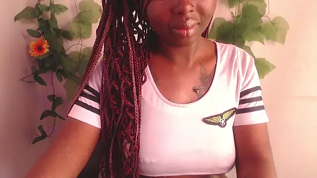 Snapshot of _Zooee chatting on April 24, 4:20 pm Zooee online show from April 24, 4:20 pm