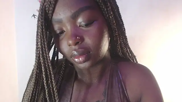 Snapshot of _Zooee chatting on August 4, 8:50 am Zooee online show from August 4, 8:50 am