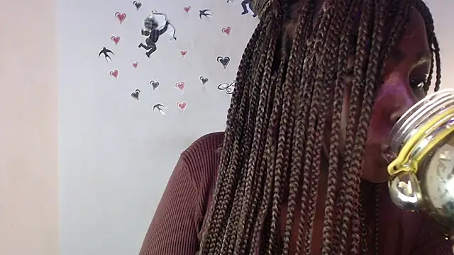 Snapshot of _Zooee chatting on August 7, 9:22 am Zooee online show from August 7, 9:22 am