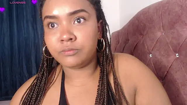 Evelyn Sandoval online show from March 11, 2:43 am