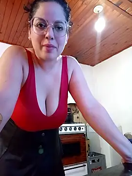 Snapshot of babyluna939 chatting on January 9, 2:42 pm babyluna939 online show from January 9, 2:42 pm