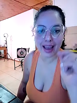 Snapshot of babyluna939 chatting on January 11, 2:11 pm babyluna939 online show from January 11, 2:11 pm