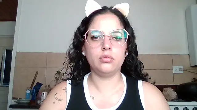 Snapshot of babyluna939 chatting on February 20, 2:39 pm babyluna939 online show from February 20, 2:39 pm