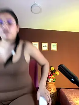 Little Ivy online show from November 25, 7:36 pm