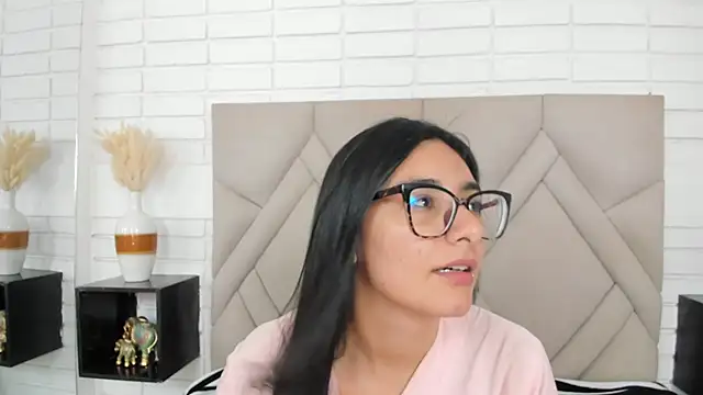 Isis Osman online show from September 26, 7:18 pm