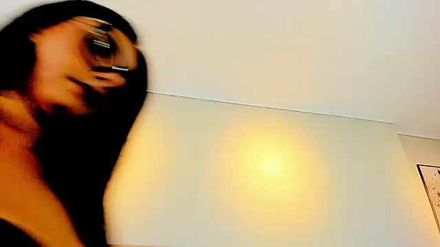 Isis Osman online show from February 6, 7:17 pm