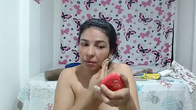 Snapshot of anybellucci43 chatting on January 19, 11:00 pm anybellucci43 online show from January 19, 11:00 pm