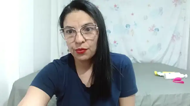 Snapshot of anybellucci43 chatting on March 18, 5:20 am anybellucci43 online show from March 18, 5:20 am