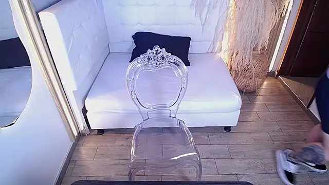 Bruja  Scarlata online show from November 20, 10:15 am