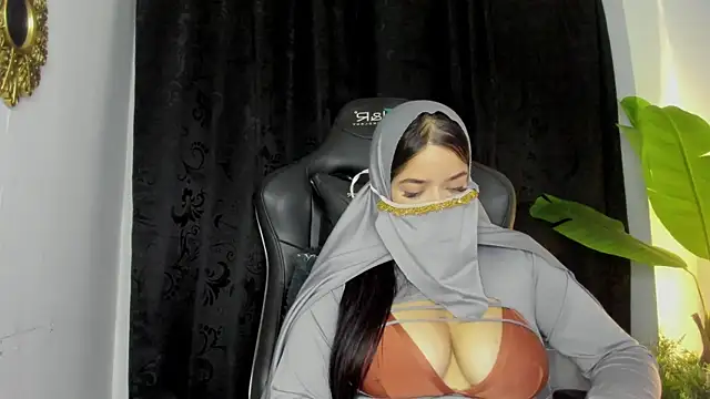 Snapshot of janna_isa chatting on June 10, 11:13 pm janna isa online show from June 10, 11:13 pm