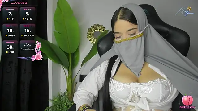 Snapshot of janna_isa chatting on July 10, 8:55 pm janna isa online show from July 10, 8:55 pm