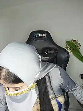 Snapshot of janna_isa chatting on July 29, 6:39 pm janna isa online show from July 29, 6:39 pm