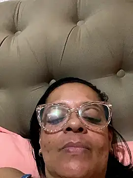 Snapshot of lomagata chatting on June 19, 1:54 am lomagata online show from June 19, 1:54 am