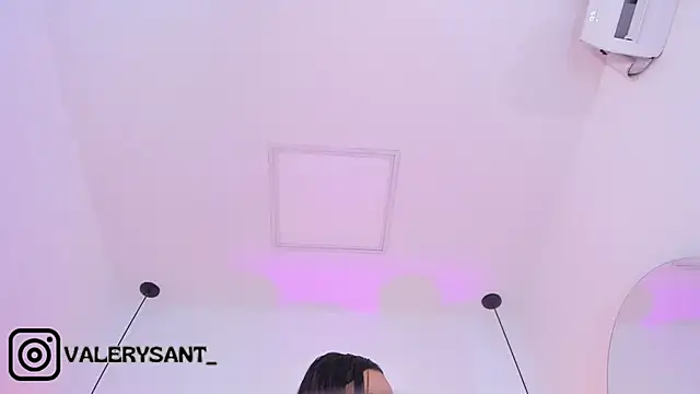 Snapshot of valerysantos_ chatting on February 21, 1:44 pm valerysantos online show from February 21, 1:44 pm