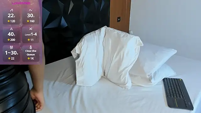 Wendy Marchall online show from February 9, 6:47 pm