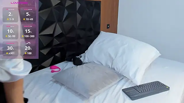 Wendy Marchall online show from February 27, 7:47 pm