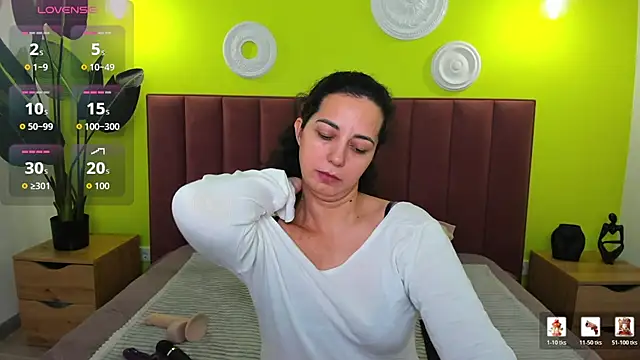 Snapshot of Linda_Insatiable chatting on April 3, 1:36 am Linda Insatiable online show from April 3, 1:36 am