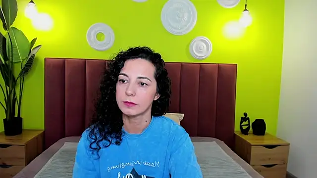 Snapshot of Linda_Insatiable chatting on April 28, 1:26 am Linda Insatiable online show from April 28, 1:26 am