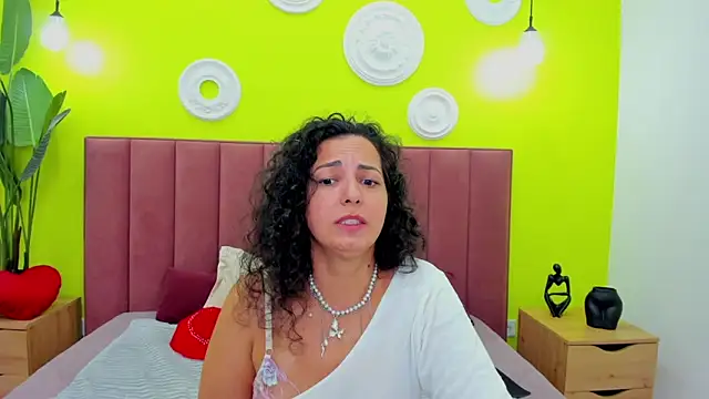 Snapshot of Linda_Insatiable chatting on June 11, 2:53 am Linda Insatiable online show from June 11, 2:53 am