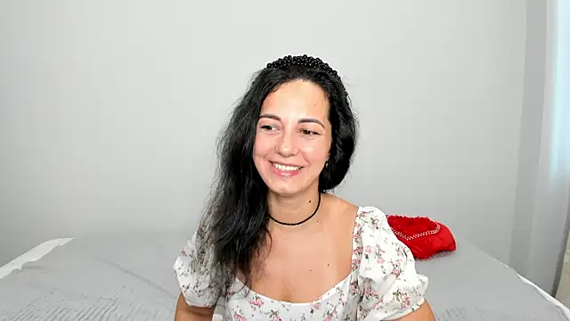 Snapshot of Linda_Insatiable chatting on June 14, 1:25 am Linda Insatiable online show from June 14, 1:25 am
