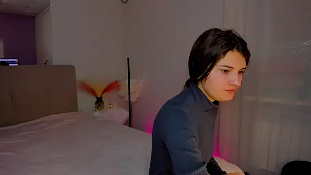 Laura Leee online show from January 29, 6:33 am