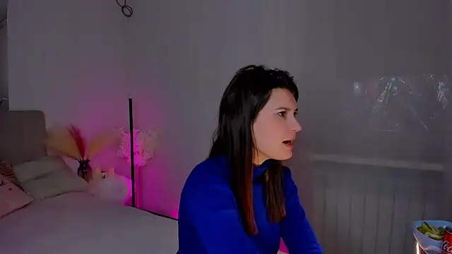 Laura Leee online show from February 2, 9:30 am