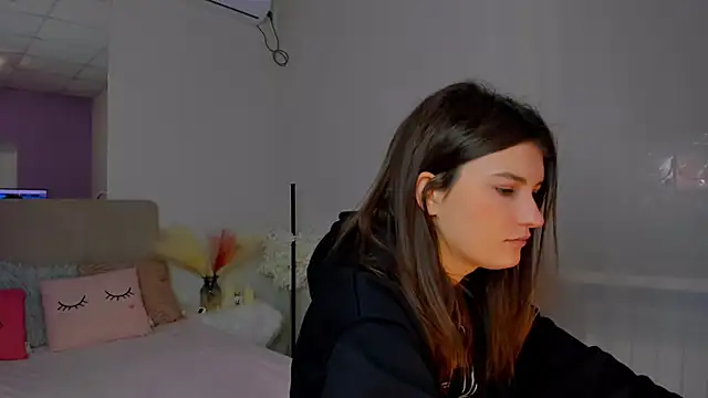 Laura Leee online show from February 4, 6:25 am