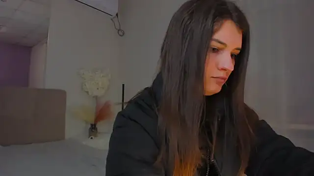 Laura Leee online show from March 19, 6:24 am