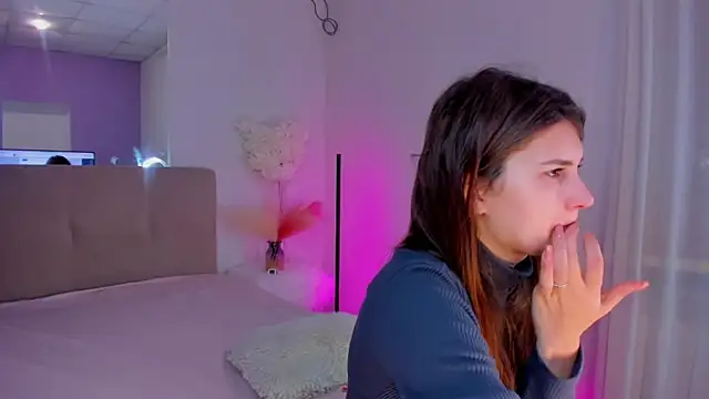 Laura Leee online show from March 20, 6:19 am