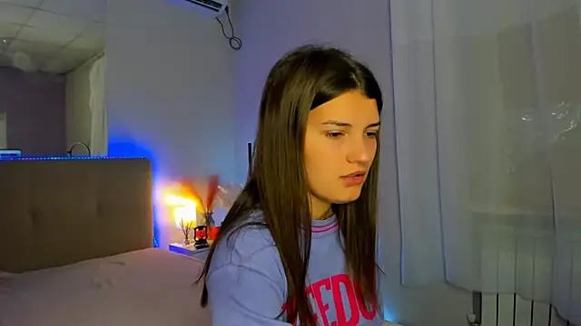 Laura Leee online show from October 20, 5:30 am