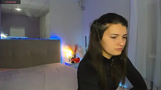 Laura Leee online show from October 21, 5:19 am