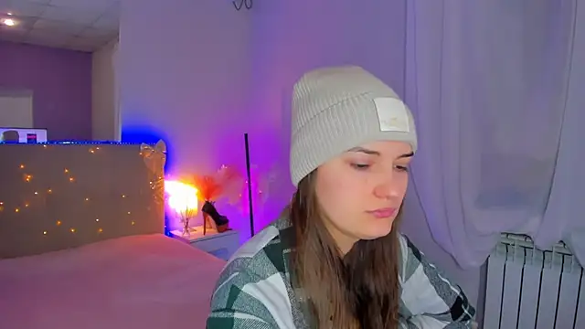 Laura Leee online show from February 8, 6:17 am