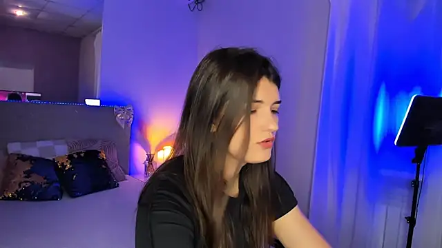 Laura Leee online show from June 10, 5:07 am