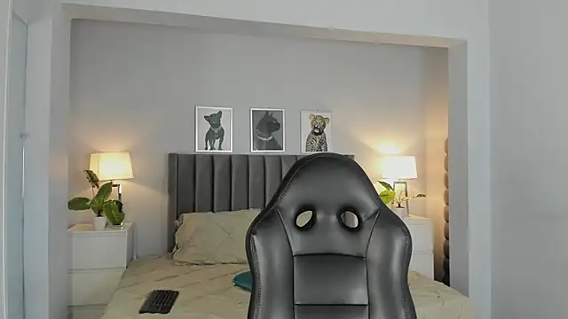 Madie  collins online show from November 12, 11:43 am