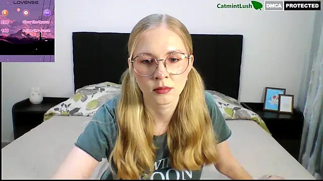 Snapshot of CatmintLush chatting on September 14, 11:48 pm CatmintLush online show from September 14, 11:48 pm