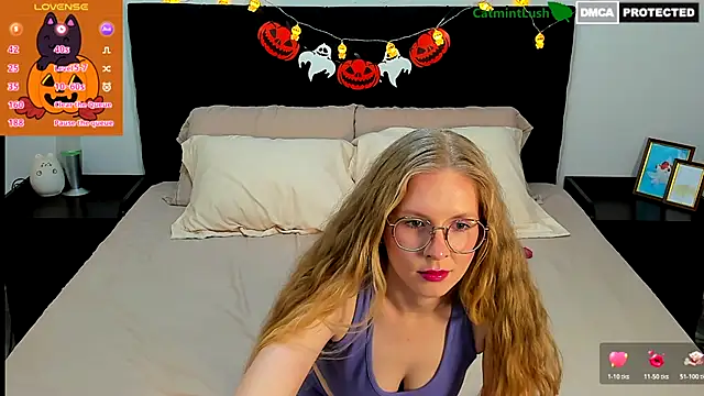Snapshot of CatmintLush chatting on October 29, 11:39 pm CatmintLush online show from October 29, 11:39 pm