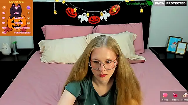 Snapshot of CatmintLush chatting on November 2, 11:40 pm CatmintLush online show from November 2, 11:40 pm