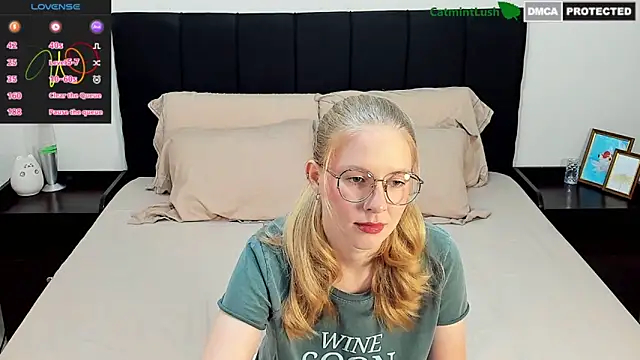 Snapshot of CatmintLush chatting on November 16, 11:43 pm CatmintLush online show from November 16, 11:43 pm