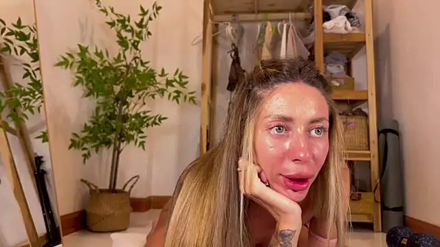 Snapshot of ___art chatting on November 4, 11:42 am    art online show from November 4, 11:42 am