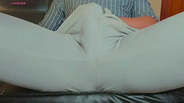 Snapshot of MrLonely02 chatting on December 19, 2:01 am MrLonely02 online show from December 19, 2:01 am