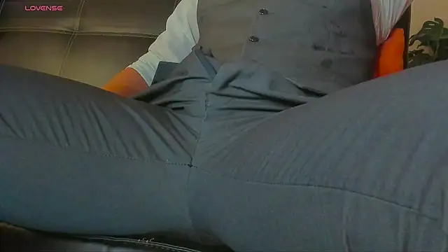 Snapshot of MrLonely02 chatting on January 9, 3:47 am MrLonely02 online show from January 9, 3:47 am