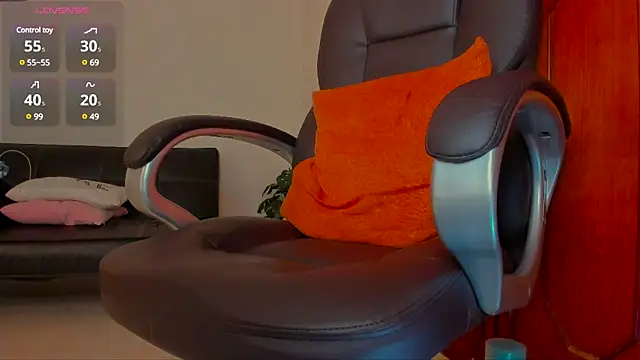 Snapshot of MrLonely02 chatting on February 4, 4:39 pm MrLonely02 online show from February 4, 4:39 pm