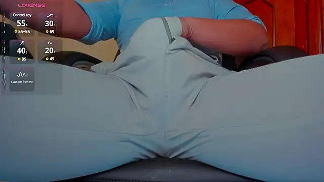 Snapshot of MrLonely02 chatting on February 20, 1:08 pm MrLonely02 online show from February 20, 1:08 pm